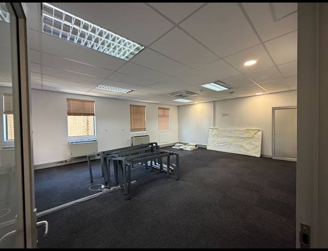 683.60M² BUILDING TO LET IN TYGER VALLEY